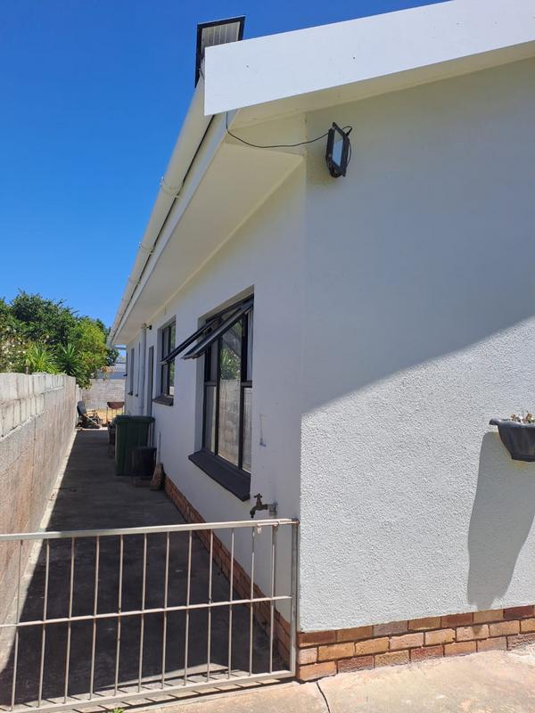 3 Bedroom Property for Sale in Sandbaai Western Cape